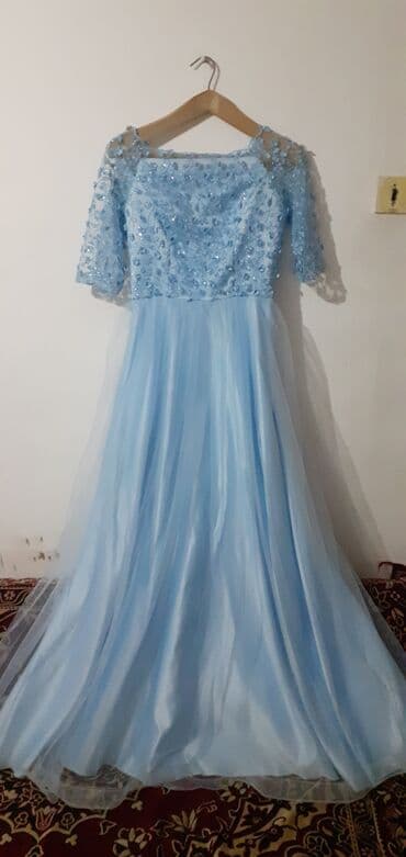 gəlin gulu: Mavi rəngli uzun ziyafət/libas - Rəng: Açıq mavi (pastel, “baby blue” — 1