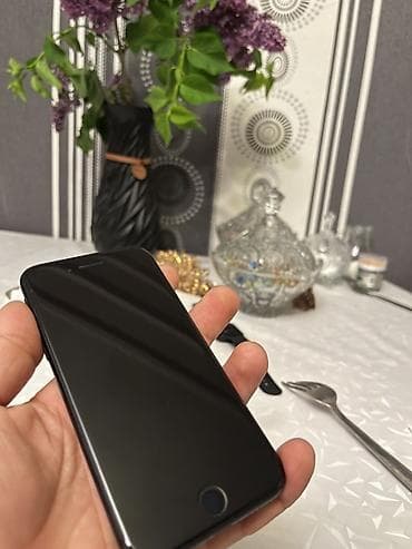 IPhone SE 2020, Qara, Barmaq izi — 7
