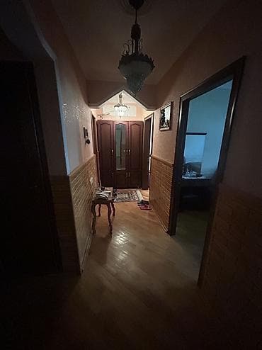 sumqayıt: 4 otaqlı mənzil – klassik interyer - Geniş salon: parket döşəmə — 7