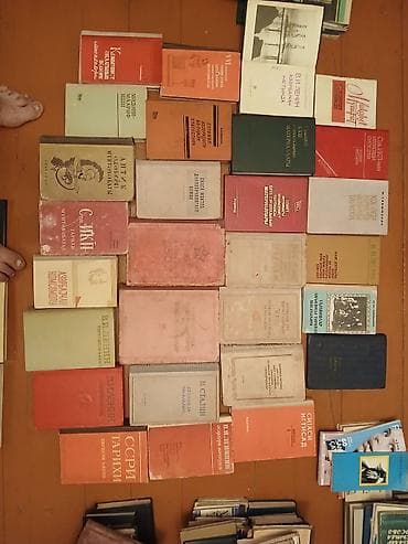 xerite dunya: Satılır: müxtəlif illərə aid klassik və elmi-publisistik kitablar — 7
