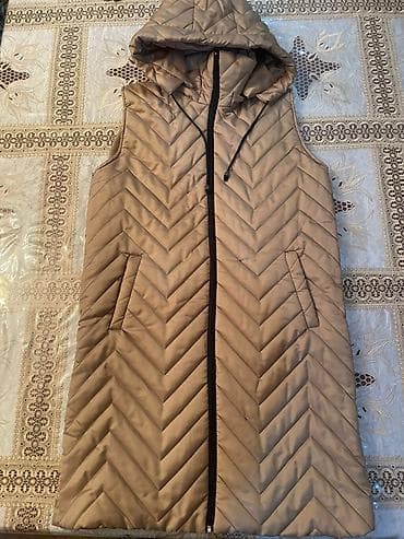 Paltolar: Qadınlar üçün qolluqsuz kapüşonlu gödəkçə (jilet) - Rəng: bej - Uzun — 1