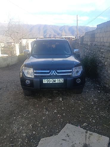 Mitsubishi Pajero (GLS) SUV - Kuzov: qara rəng, 5 qapı, dam relsləri