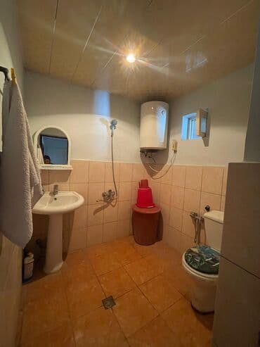 sahil qəsəbəsi: 20-ci sahə 3 otaqlı, 73 kv. m, Orta təmir — 10