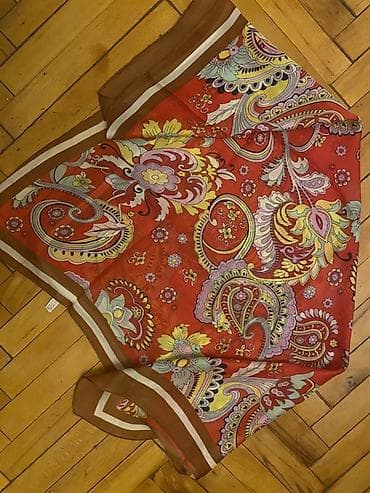 Baş geyimləri: Parlaq naxışlı kvadrat şərf - Material: yüngül, atlas-effektli parça — 1