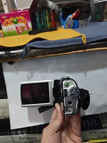 apple iphone 1: Rəqəmsal videokamera – “SONY” loqolu, 12.0 MP Xüsusiyyətlər: - 12.0 — 5