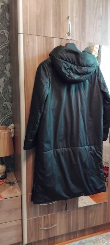 Qadın qışlıq parkа/palto - Rəng: qara - Uzunluq: dizaltı, düz