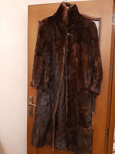 - Qadın uzun kürk palto - Rəng: tünd qəhvəyi - Material: təbii kürk