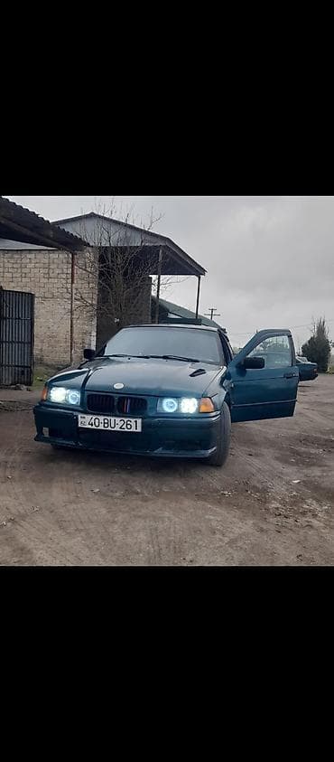 bmw x6 35i xdrive: BMW 3 series: 2 l | 1993 il Sedan — 8