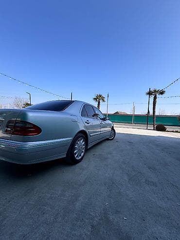 avtomobil lada: Mercedes-Benz E-Class (W210) sedan - Gümüşü rəng, 4 qapılı sedan — 4