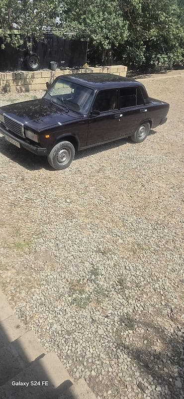 17 disk teker 4 bolt: Model: LADA (VAZ) 2107 sedan Xüsusiyyətlər: - Kuzov: 4 qapılı sedan — 1