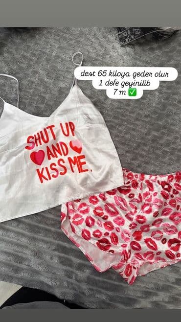 Qadın pijama dəsti - İki hissə: zərif nazik askılı ağ top və şort -