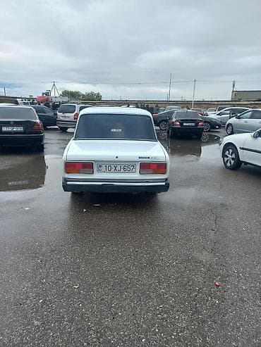 masin kompressor ustasi: VAZ 2107, ağ rəng, sedan kuzov. Mühərrik və ötürmə: - Benzin — 4