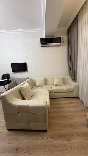 Künc divan – krem rəngdə, 3 hissəli modul quruluş. - Forma: L şəklində — 1