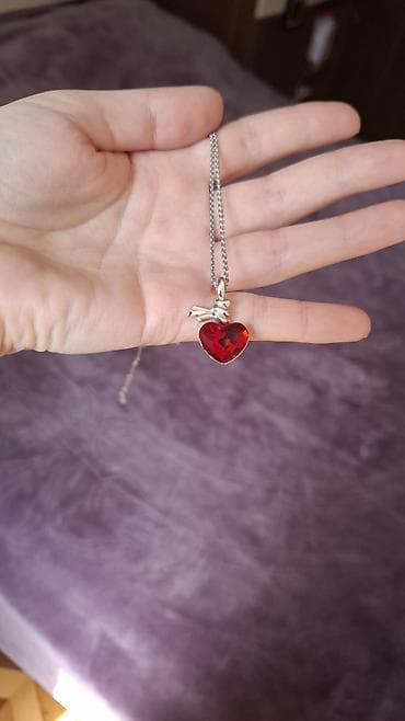 Swarovski kolyeler – ürək motivli asqılar 1) Gümüşü rəngdə zəncir +