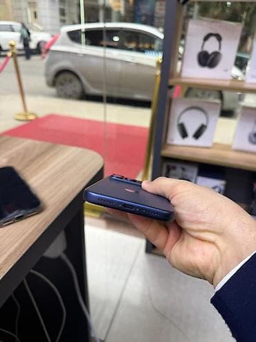 телефон fly 239: IPhone 17 Pro Max, Голубой — 5