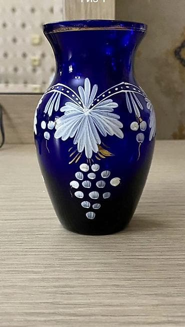 Bitkilər üçün dibçəklər: Bir vaza, Bogem şüşəsi — 1