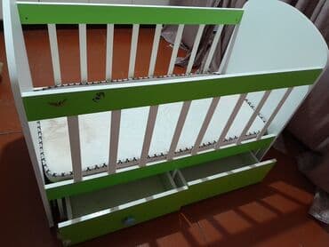 Oğlan və qız üçün, Dördbucaq, Beşik, Dəstsiz, Matras ilə, Yellənmə mexanizmsiz