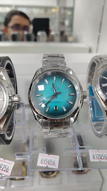 Omega Seamaster üslubunda qol saatları Şəkillərdə Omega loqolu və