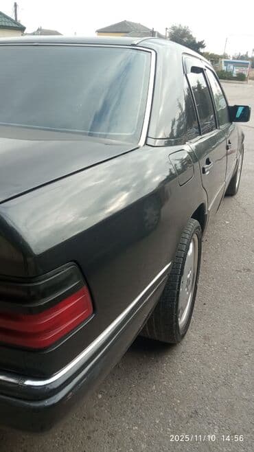 barter avto: Mercedes-Benz E 220: 2.2 l | 1995 il — 5