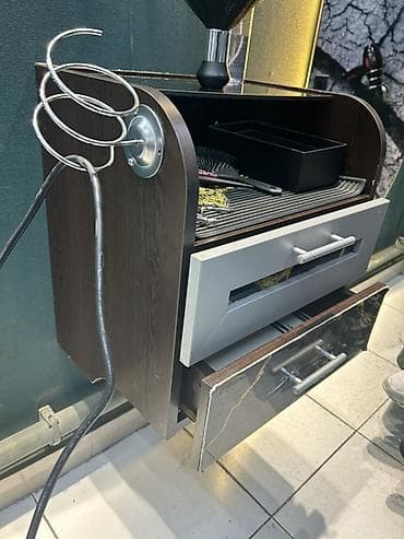 Peşəkar bərbər/kişisalonları üçün divara montaj olunan işlək