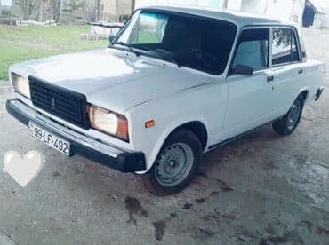 lada 21011: Lada 2107 sedan – ağ rəng, 4 qapı, arxa ötürücülü. Klassik dizaynlı — 2