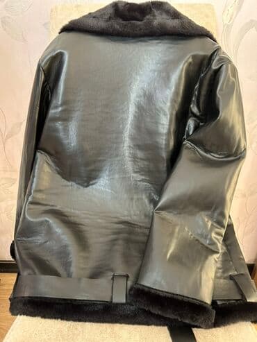 lifcik azerbaycanca nedir: Qara rəngdə isti qış gödəkçəsi – süni dəri görünüşlü üst material və — 2