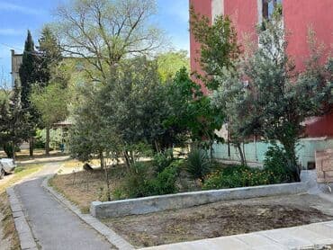 9 ci mikrorayon satilan evler: Bakı, 3 otaqlı, Köhnə tikili, m. Neftçilər, 80 kv. m — 16