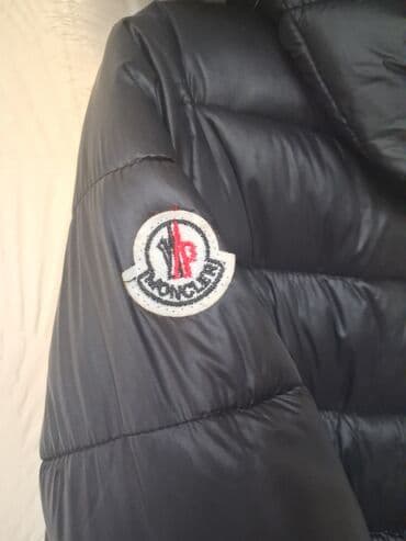 qara hicab: Moncler, S — 5