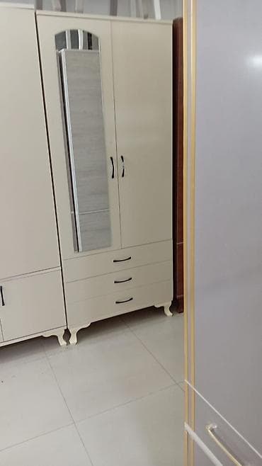 guzgu boydan: Güzgülü paltar şkafı - Model: 3 qapılı, güzgülü ön panel - Material — 3