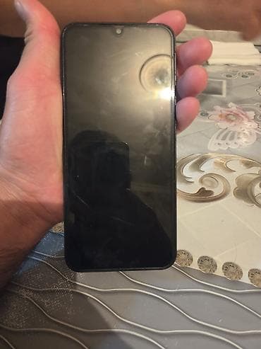 limitsiz internet: Məhsul: Smartfon (qara rəng) Xüsusiyyətlər və dizayn: - Korpus: qara — 6