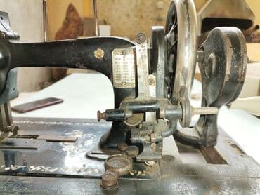 Kolleksiya qaşıqları: "Zinger" Almaniya istehsalı olan qədim tikiş maşını. Yaşı 100 ildən — 2
