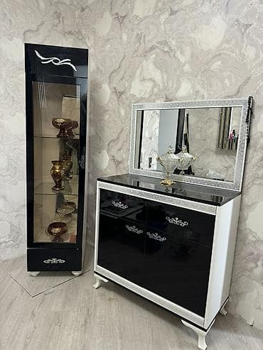 Hər ikisi birlikdə 330 azn Qonaq otağı üçün vitrindən və