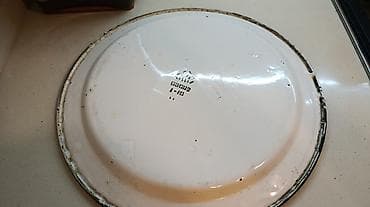 qab yigmaq ucun: Emal örtüklü metal boşqab (böyük ölçü). Podnis qədimi,emallı,2 — 4