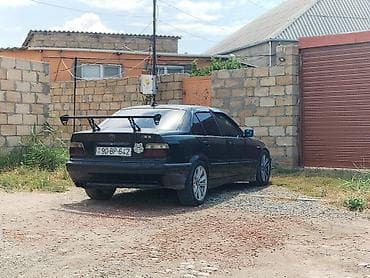 BMW sedan – idman üslublu tüninqlə - Korpus: qara rəngli 4 qapılı — 1