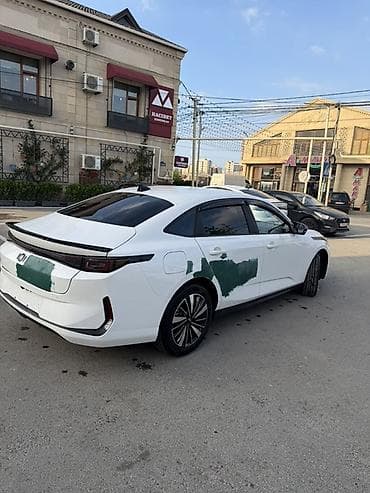kia sorento 2015: Changan Qiyuan A05: 1.5 l | 2025 il 14000 km Sedan — 8