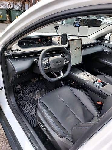 masin satilir: Elektrik sedan – ağ rəng, modern dizayn və tam LED işıqlar. Əsas — 5