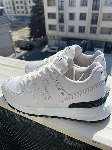 Krasofkalar və idman ayaqqabıları: Trendyol tonny blackdan almisam, 2 3 defe geyinilib cemi, ayagimi — 2