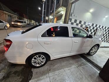 дом на колёсах: Chevrolet Cobalt sedan – ağ rəng, 4 qapı, geniş salon və iri baqaj — 6