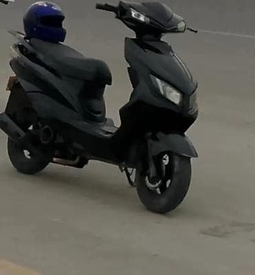 ucuz mapet: Şəhər içi rahat hərəkət üçün qara rəngli skuter/skuterlə satılır — 1