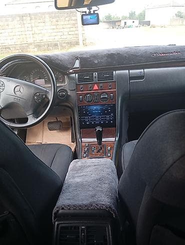 06 diskleri: Mercedes-Benz E-Class: 2.2 l | 1999 il Sedan — 5