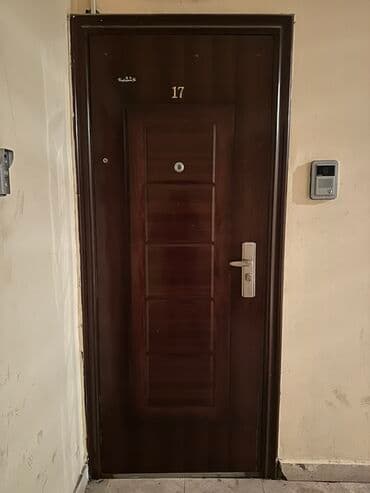 Металлопрокат: Для квартиры Б/у Входная дверь 90х220 см С замком, Без гарантии, Самовывоз — 1