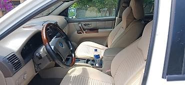 paneli: Kia Sorento “Limited” – ağ rəngli, 5 qapılı SUV Xüsusiyyətlər: - — 4