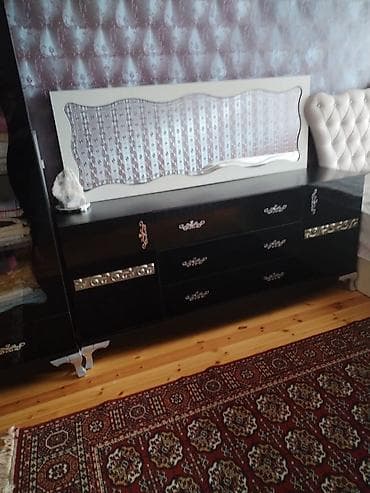 heyet qapi: Satılır: Qonaq otağı və yatacaq otağı üçün mebel dəsti 1) Klassik — 4