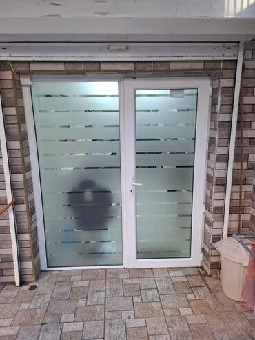 şuşə kəsimi: Mağaza qapıları Şüşə — 3