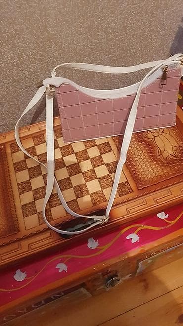 Çanta dəsti, Charles & Keith