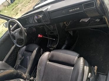 formula teker: VAZ 2107, ağ rəng, sedan kuzov. - Klassik dizaynlı 4 qapılı sedan - — 8