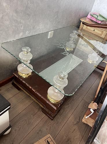 Heç bir qırıq və çapıq yoxdur. Yenidən çox az fərqlənir. Bütün — 6