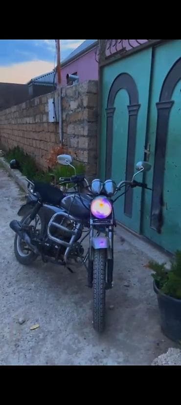 Moped/motosiklet – şəhər içi və qısa məsafələr üçün praktik model