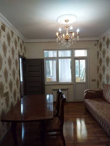 Əcəmidə (3 və 4 kruquna yaxın) 2 otağlı əşyalı şəraitli super təmirli