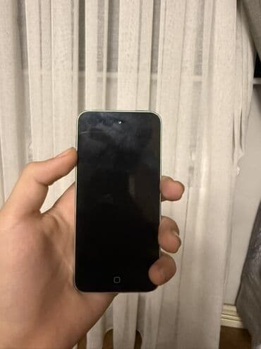 Микрофоны: Apple iPod touch (gümüşü korpus) Xüsusiyyətlər: - Apple iPod touch — 2